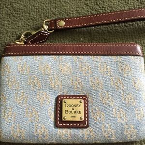 ✳️ SALE ✳️ Authentic Dooney &Bourke Wristlet.