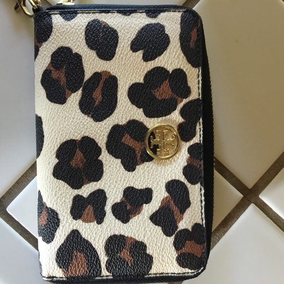 Tory Burch Clutches & Wallets - cheetah print Tory burch wallet wristlet