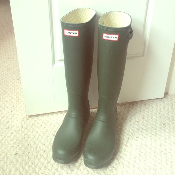Tall Hunter Rain boot size 8 (fit like a 9)