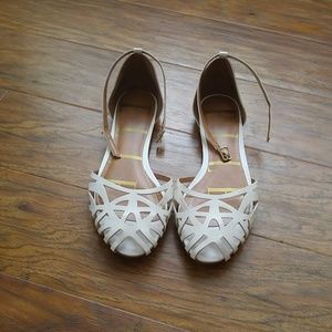 NWOT White Elle Flat Sandles