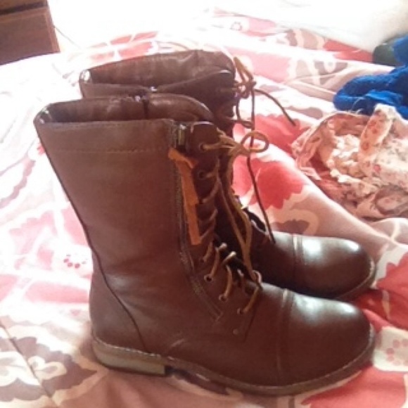 Light brown boots 👢