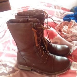 Light brown boots 👢