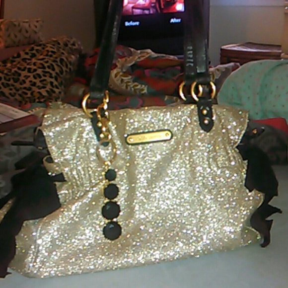 Authentic Juicy couture satchel.