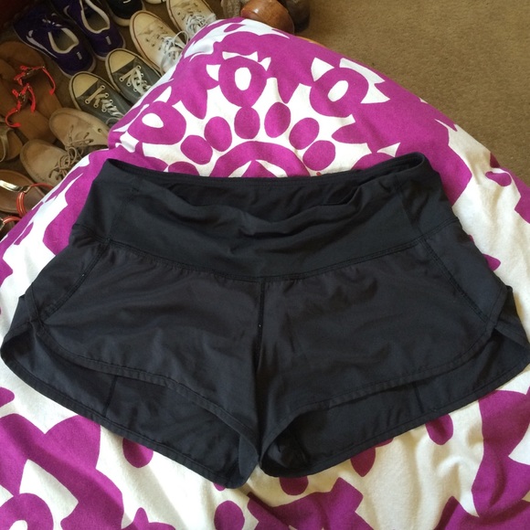 Lululemon speed shorts size 6!