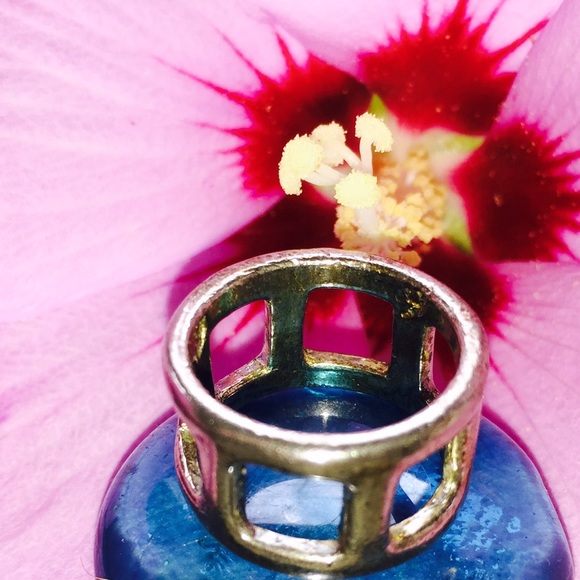 silver/silver toned link style ring