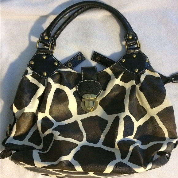 Giraffe printed shoulder bag