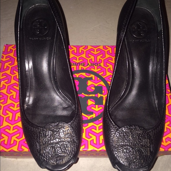 Tory burch open toe wedge black heels in sz 40 - Picture 1 of 4