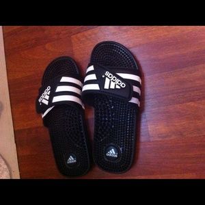 ‼️TRADED‼️ Adidas slides