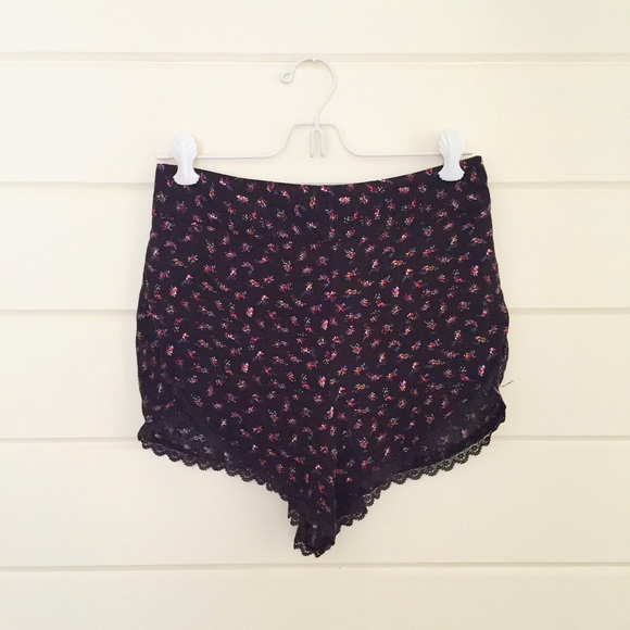 Kimchi Blue Pants - ☀️High Waisted Drapey Short