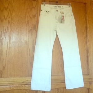 Guess white jeans! 👖