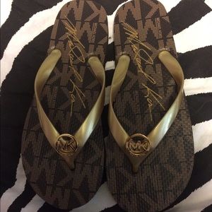 Michael kors flip flops