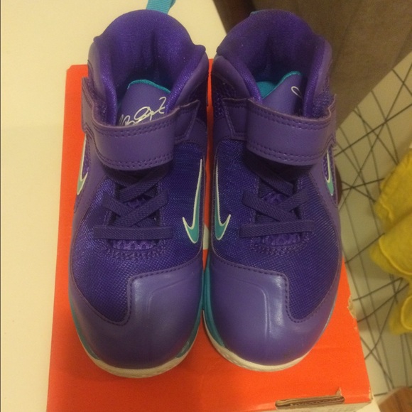 Lebron hornets size 10c - Picture 1 of 3