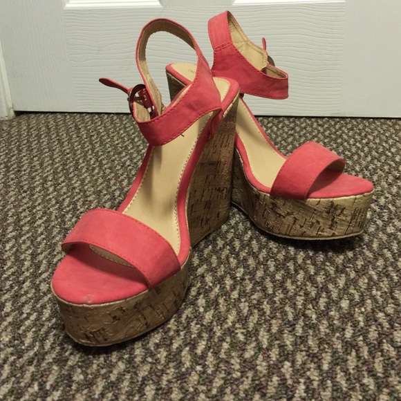 Pink strappy wedge never been worn
