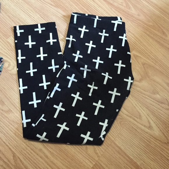 SOLD IN A BUNDLE Print leggings 🌸 4$ leggings ! - Picture 2 of 3