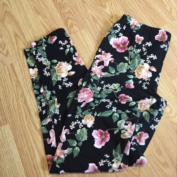 SOLD IN A BUNDLE Print leggings 🌸 4$ leggings ! - Picture 3 of 3