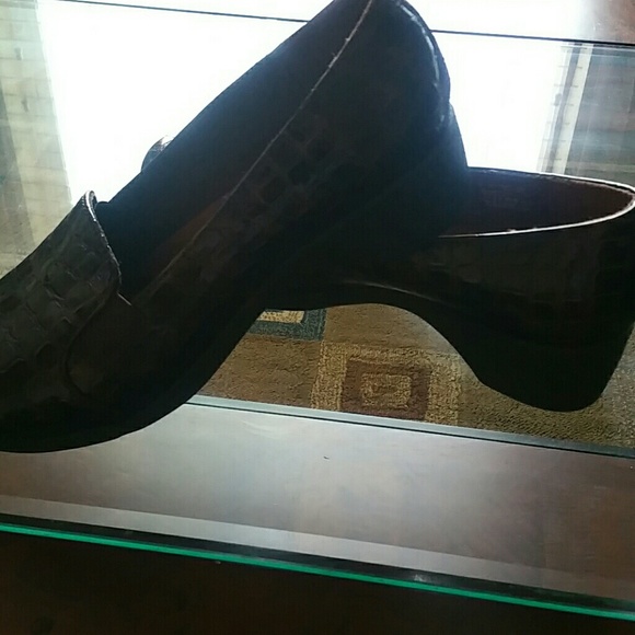 Shoes - Picture 3 of 4