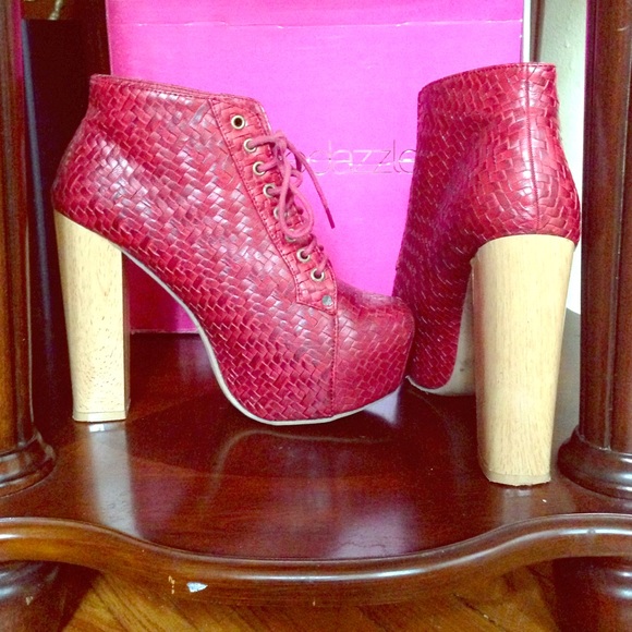 ShoeDazzle✨Red lace Up Booties