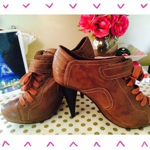 NWT great boot pumps with two inch heel