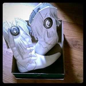 White fringed cowboy/girl boots