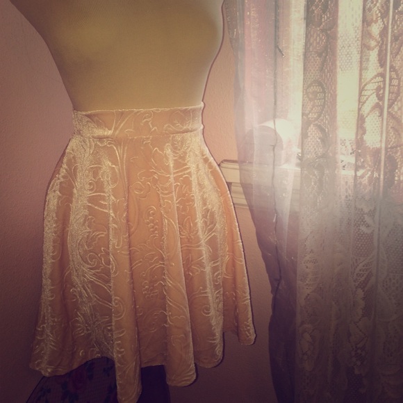 NEVER BEEN WORN, pink velvet Forever 21 skirt!