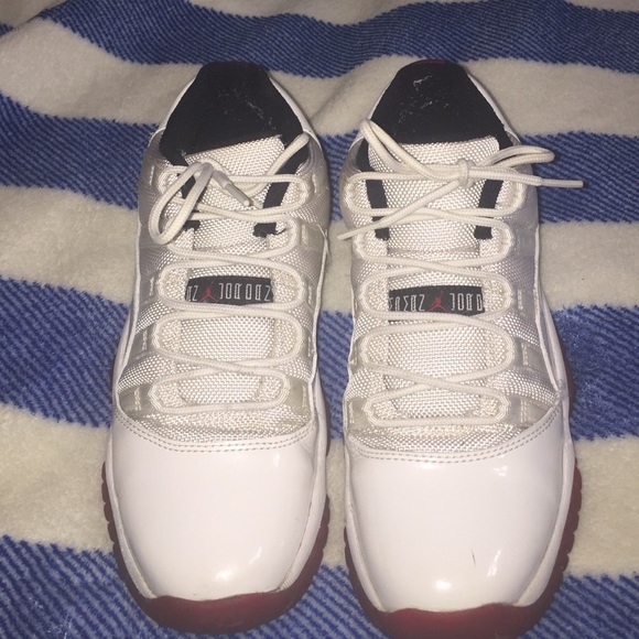 Jordan retro 11 low- cherry red