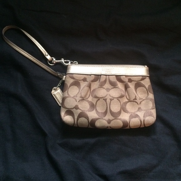 Coach wristlet in like-new condition!