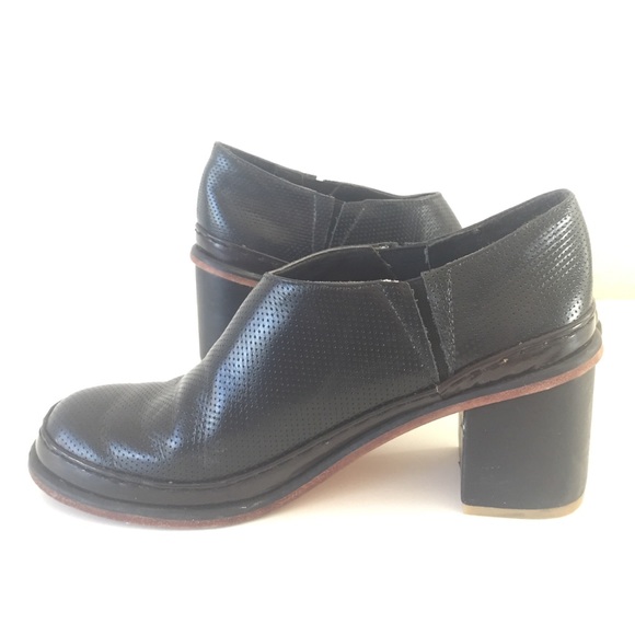 🌹SOLD🌹RACHEL COMEY Perforated Ankle Boot! - Picture 3 of 4