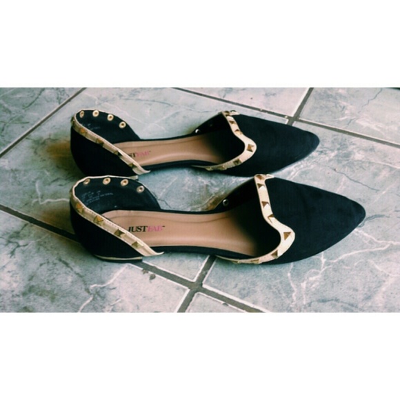 Pointed Toe Black and Tan Gold Studded Flats