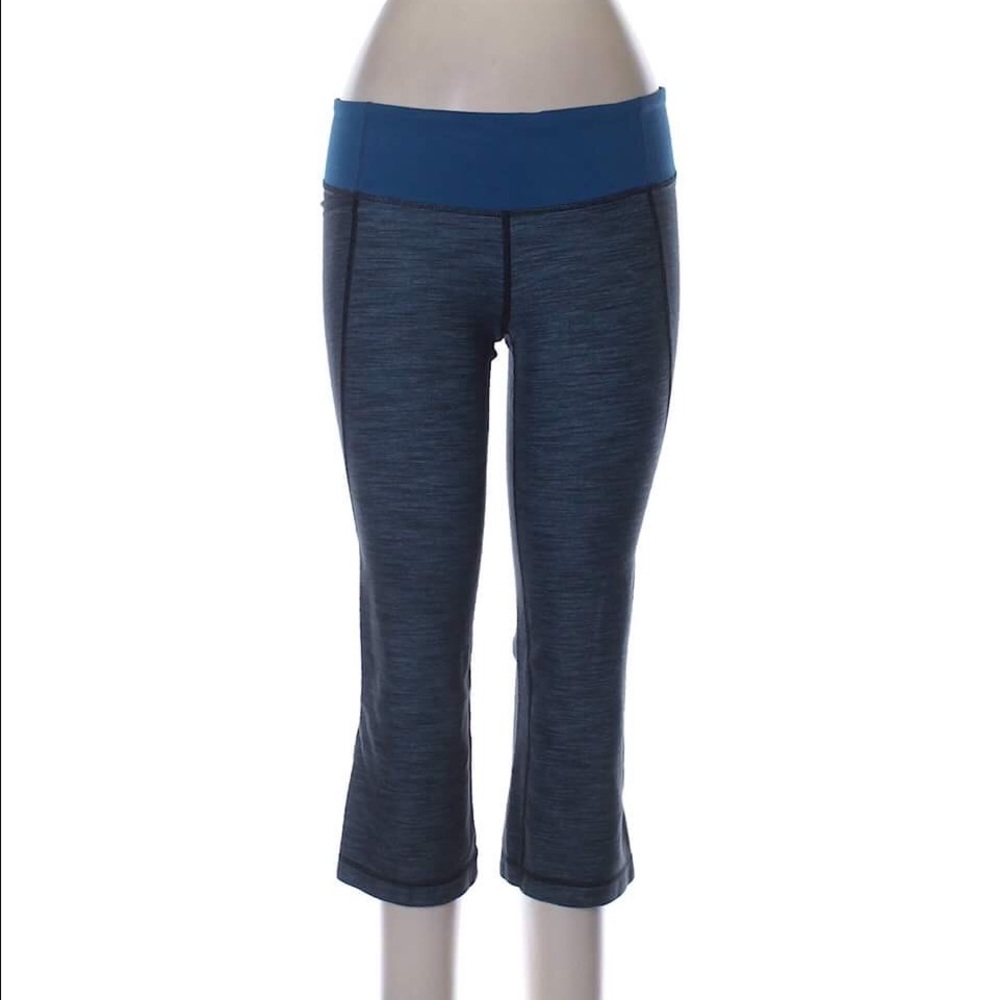 Lululemon Size 4 coco pique crops EUC