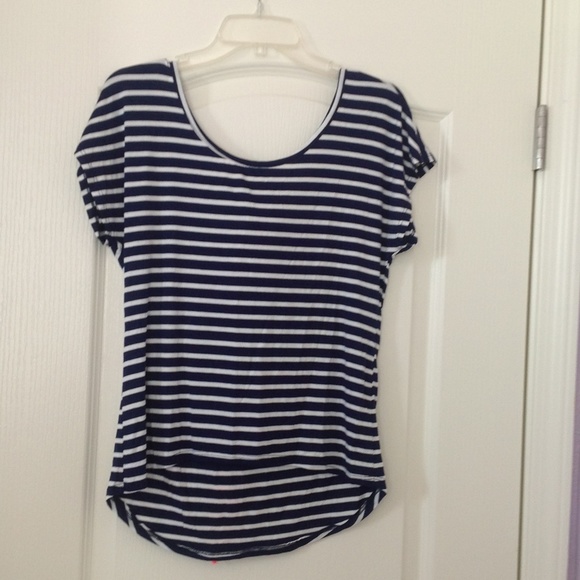 NWT back bow top - M - Picture 2 of 2