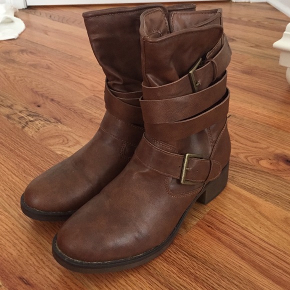 Short Brown Boots Size 7.5