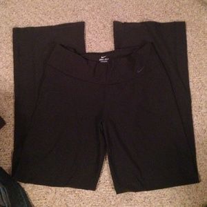 Nike workout pants (ON HOLD)