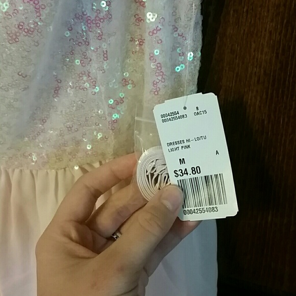 Super cute sequin hi-low pink dress, size med,nwt - Picture 4 of 4