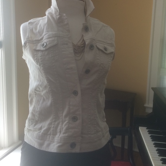 White Sleeveless Denim Vest with stitching