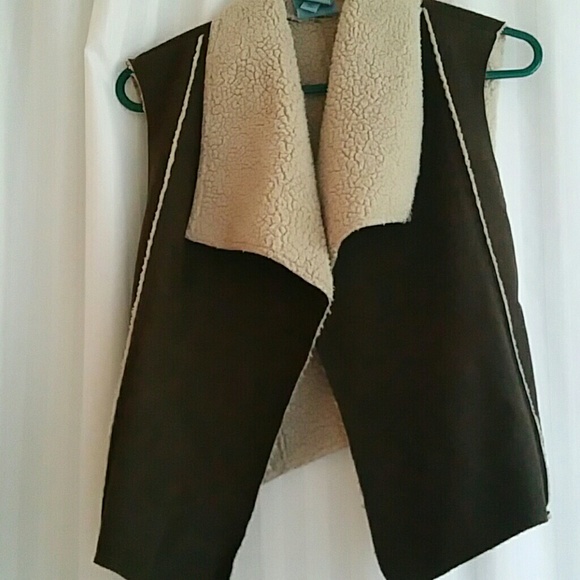 C&C California Faux Sherpa Vest (ObO!) - Picture 3 of 4