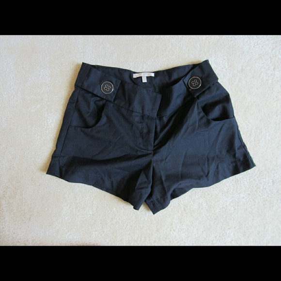 Shorts with bow on the back