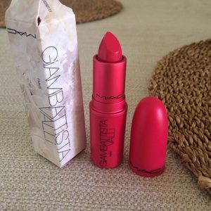 LE MAC lipstick GiAMBATTiSTA VALLi Paris