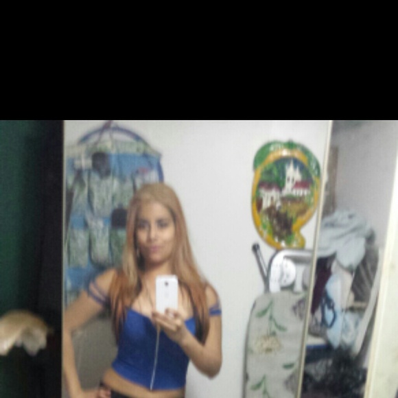 Short top - Picture 2 of 3