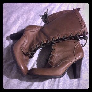 Bass brown lace-up boots 👢