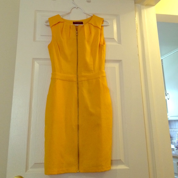 Yellow conservative dress - Picture 1 of 3