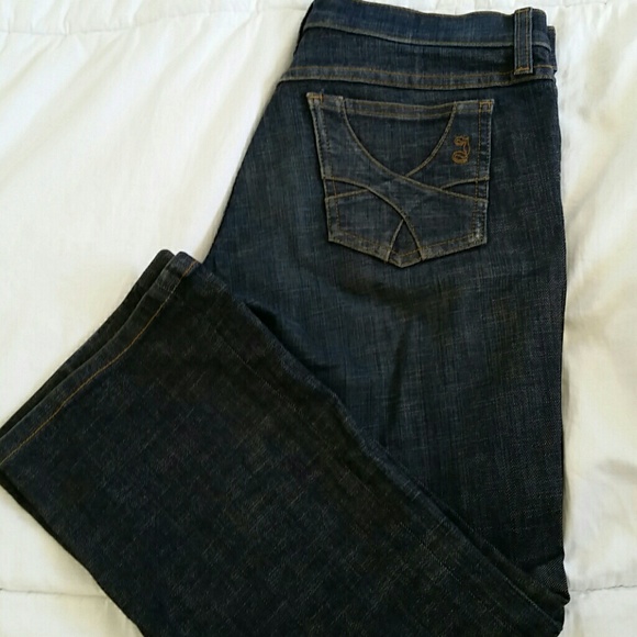 Juicy  couture dark denim capri jeans