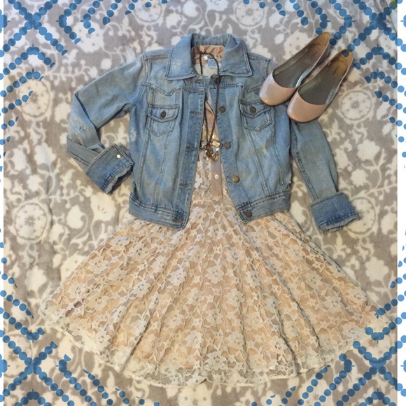✨HP✨ Mossimo Distressed Denim Jacket