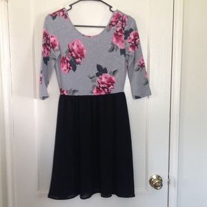 ❤NWOT ️CUTE FLORAL DRESS!