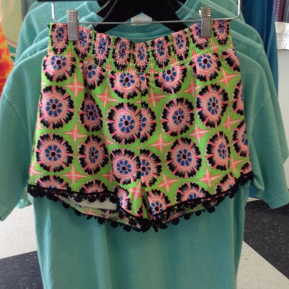 Green shorts with lace on the bottom - Picture 1 of 1