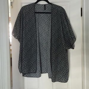 Black and white small flower kimono