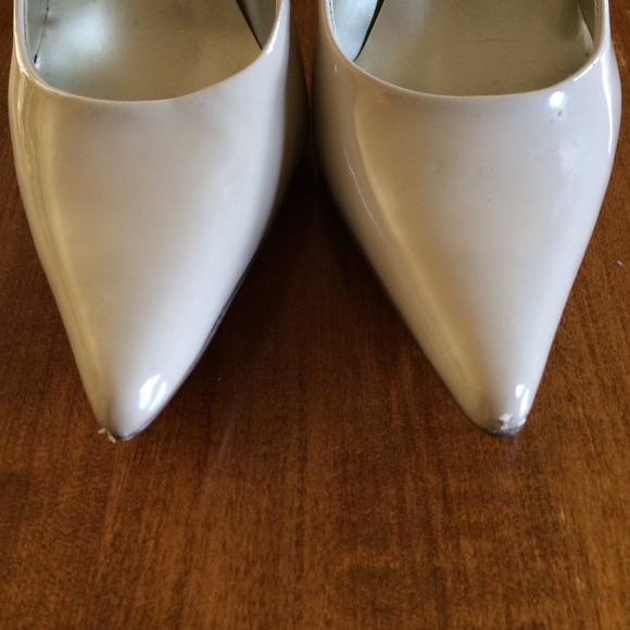 Guess Nude/ Beige Colored Pumps - Picture 2 of 4