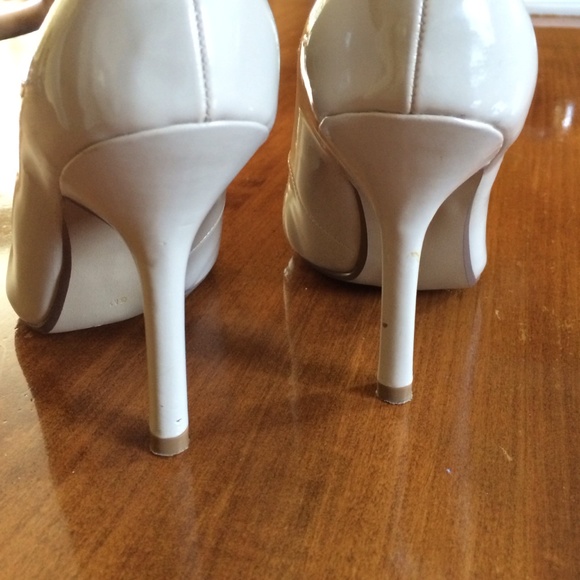 Guess Nude/ Beige Colored Pumps - Picture 4 of 4