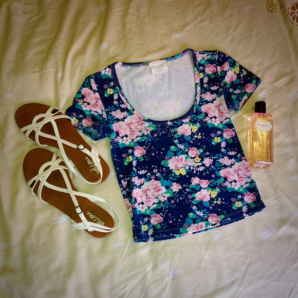 FLASH SALE Floral Crop Top