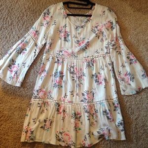 Floral sleeved shift dress