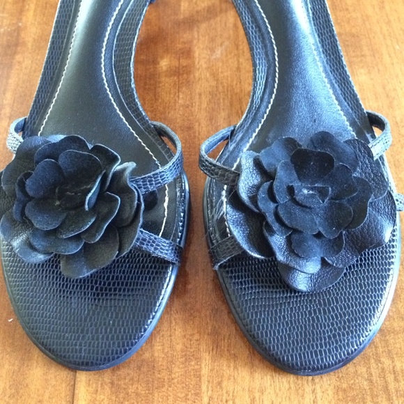 Lauren Ralph Lauren Slide Sandals - Picture 3 of 4